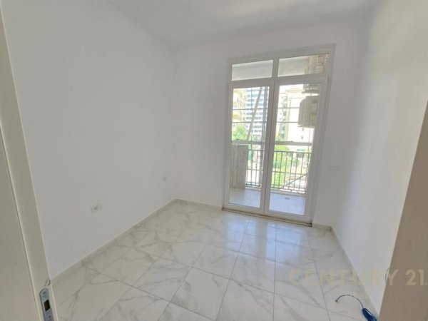Tirane, jepet me qera zyre Kati 3, 111 m² 1.000 € (Pas Square 21)