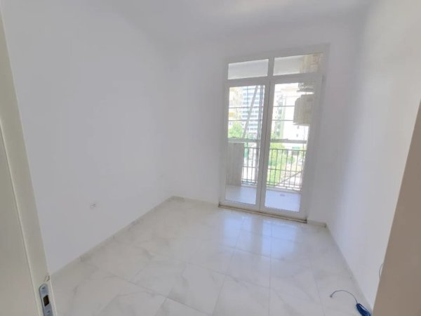 Tirane, jepet me qera apartament 3+1+Aneks+Ballkon Kati 2, 110 m² 1.000 € (rruga e kavajes)