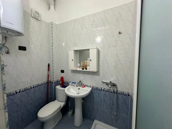 Shqiperi, jepet me qera apartament 1+1 Kati 4, 70 m² 450 € (21 dhjetori)