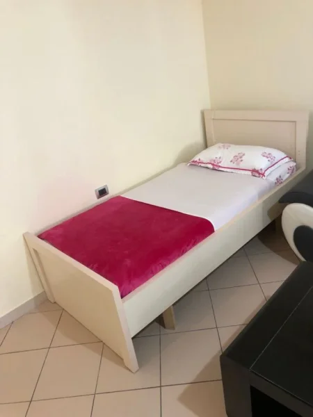 Tirane, jepet me qera apartament 1+1+Ballkon Kati 4, 65 m² 500 € (SELITE)