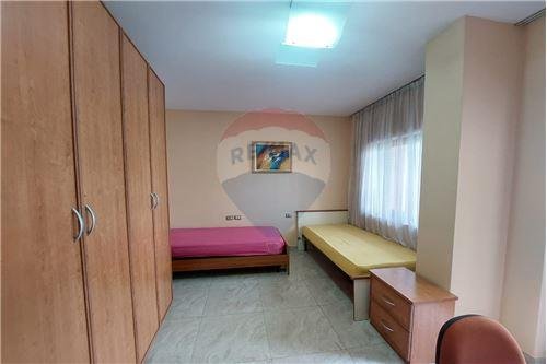 Tirane, jepet me qera apartament 2+1 Kati 2, 129 m² 700 € (rruga Dervish Hima)