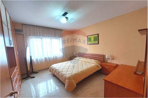 Tirane, jepet me qera apartament 2+1 Kati 2, 129 m² 700 € (rruga Dervish Hima)