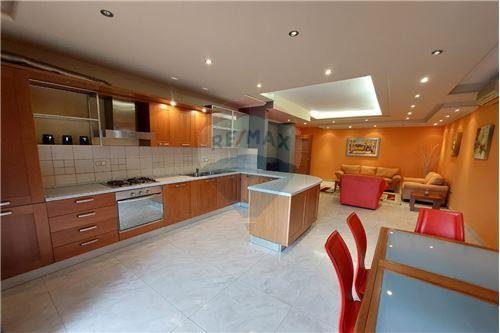 Tirane, jepet me qera apartament 2+1 Kati 2, 129 m² 700 € (rruga Dervish Hima)