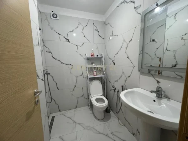Tirane, jap me qera apartament 2+1 , 120 m² 600 € (Liqeni i Thatë)