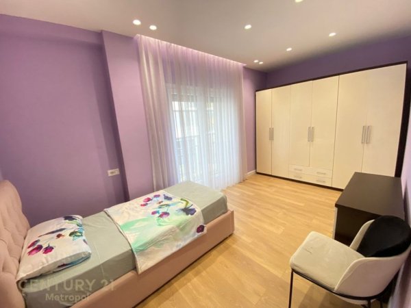 Tirane, jepet me qera apartament 2+1 Kati 2, 100 m² 850 € (RRUGEN E DIBRES)