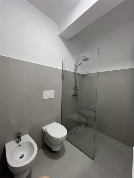 Tirane, jepet me qera apartament 2+1 Kati 9, 100 m² 600 € (River Residence)
