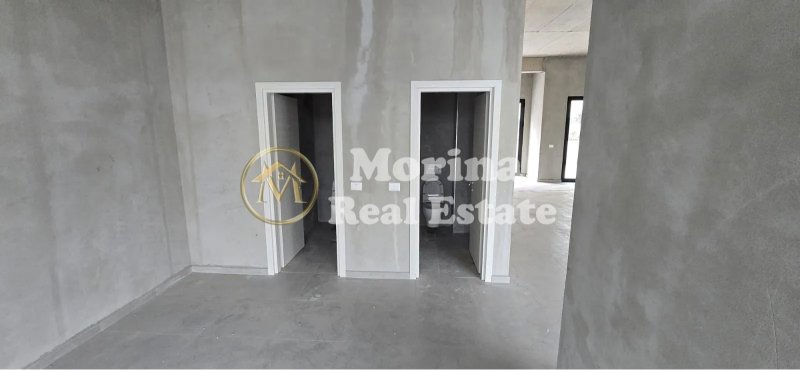 Tirane, jepet me qera ambjent biznesi Kati 0, 127 m² 1.270 € (Astir)