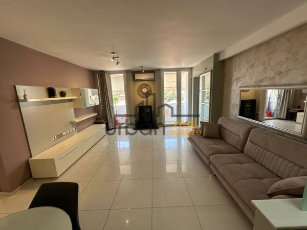 Tirane, jepet me qera apartament 3+1+Ballkon Kati 3, 100 m² 900 € (Pazari i Ri)