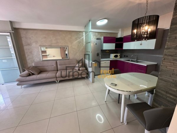 Tirane, jepet me qera apartament 3+1+Ballkon Kati 3, 100 m² 900 € (Pazari i Ri)