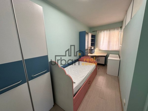 Tirane, jepet me qera apartament 3+1+Ballkon Kati 3, 100 m² 900 € (Pazari i Ri)