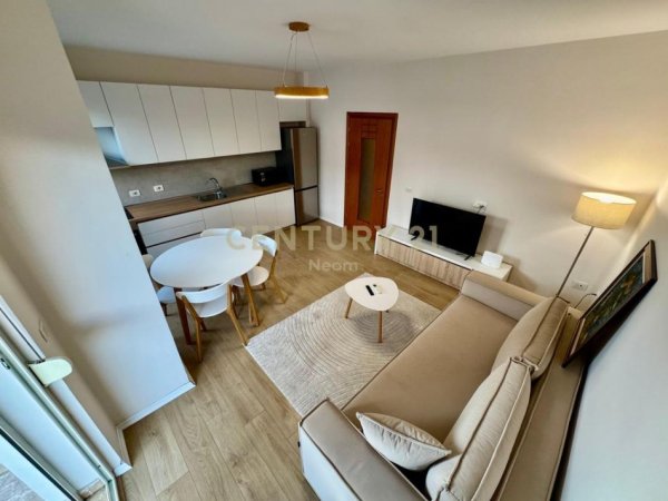 Tirane, jepet me qera apartament 1+1 Kati 5, 75 m² 750 € (RRUGA KAVAJËS)