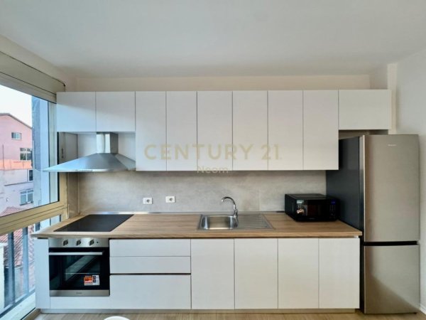 Tirane, jepet me qera apartament 1+1 Kati 5, 75 m² 750 € (RRUGA KAVAJËS)