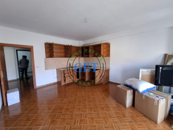 Durres, shitet apartament 1+1 Kati 3, 75 m² 115.000 € (Pallati i Sporteve)