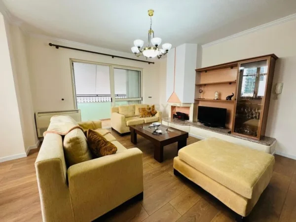 Tirane, jepet me qera apartament 2+1+Aneks+Ballkon Kati 10, 110 m² 800 € 