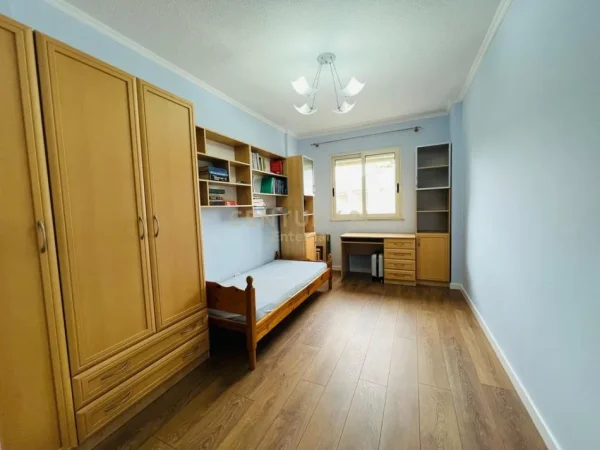 Tirane, jepet me qera apartament 2+1+Aneks+Ballkon Kati 10, 110 m² 800 € 