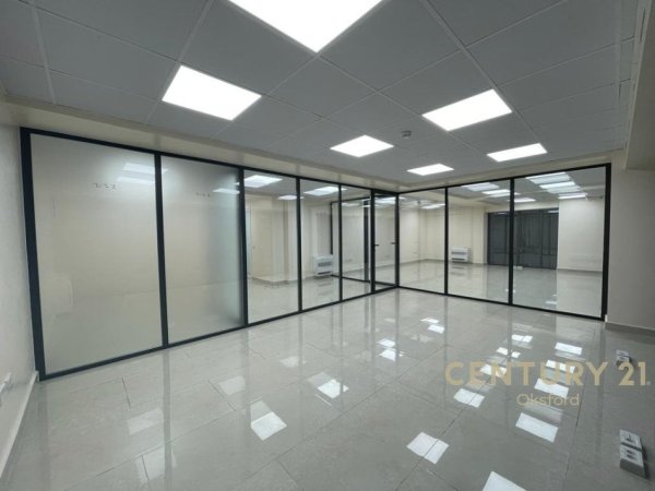 Tirane, jepet me qera zyre Kati 3, 150 m² 2.200 € 