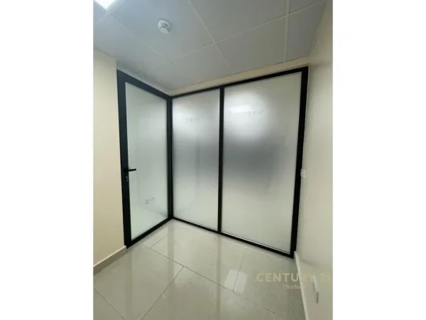 Tirane, jepet me qera zyre Kati 3, 150 m² 2.200 € 