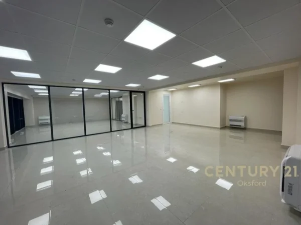 Tirane, jepet me qera zyre Kati 3, 150 m² 2.200 € 