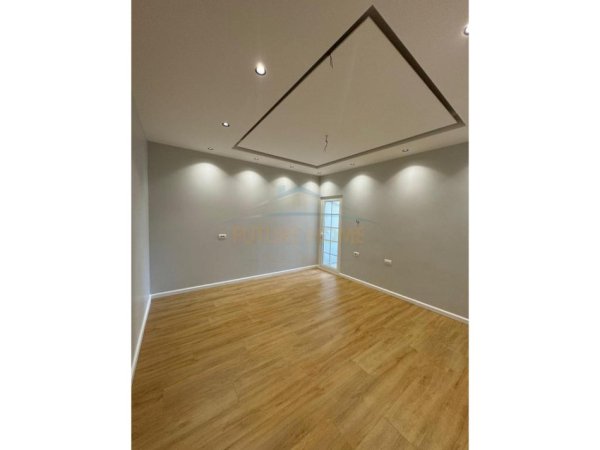 Tirane, shitet apartament 3+1 Kati 2, 137 m² 180.000 € (Fresku)