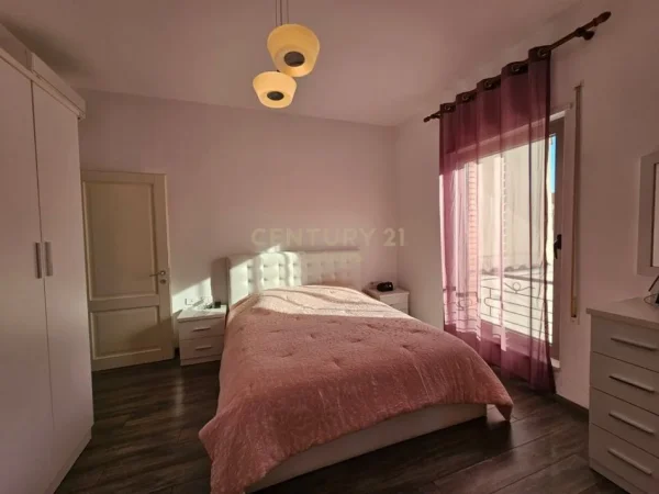 Tirane, jepet me qera apartament 3+1+Aneks+Ballkon Kati 9, 132 m² 1.200 € 
