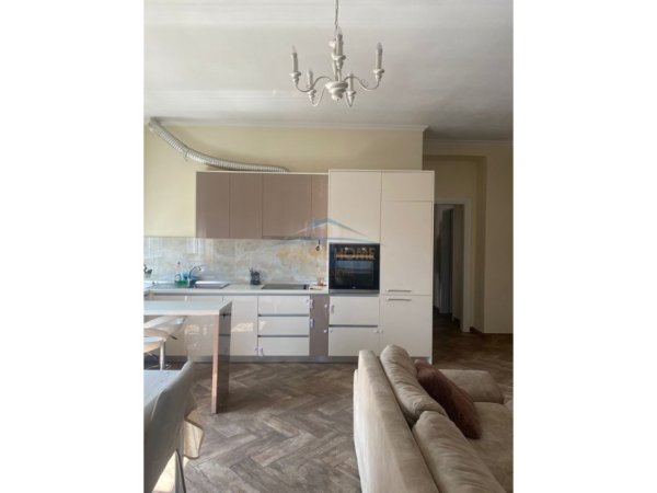Tirane, shitet apartament 2+1+Ballkon Kati 5, 112 m² 230.000 € 