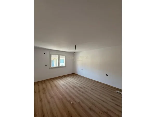 Tirane, jepet me qera zyre Kati 3, 73 m² 800 € 