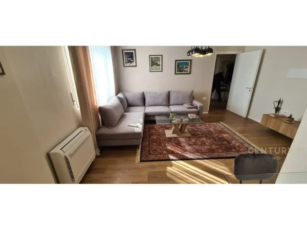 Tirane, jepet me qera apartament 1+1+ post parkimi, Kati 7, 67 m² 850 € (Pazari i ri)