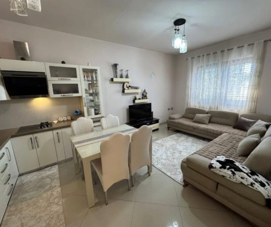 Kavaje, shitet shtepi 5+1+Aneks+Ballkon , 500 m² 122.000 € (Kavaje)