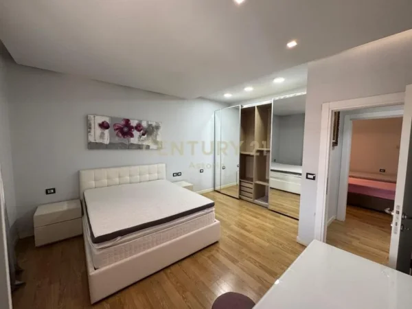 Tirane, jepet me qera apartament+verande | Penthouse 2+1+Aneks+Ballkon Kati 5, 115 m² 1.400 € 