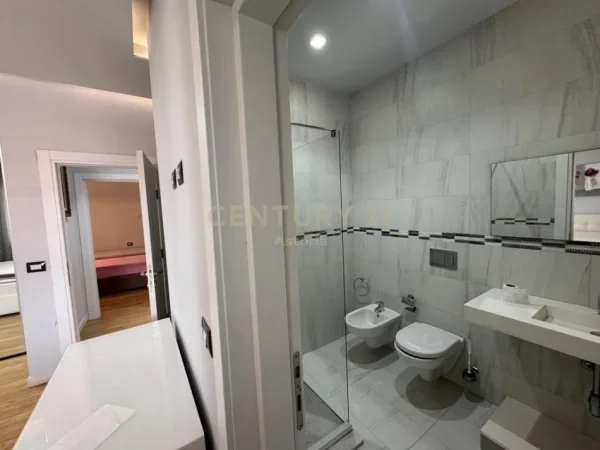 Tirane, jepet me qera apartament+verande | Penthouse 2+1+Aneks+Ballkon Kati 5, 115 m² 1.400 € 