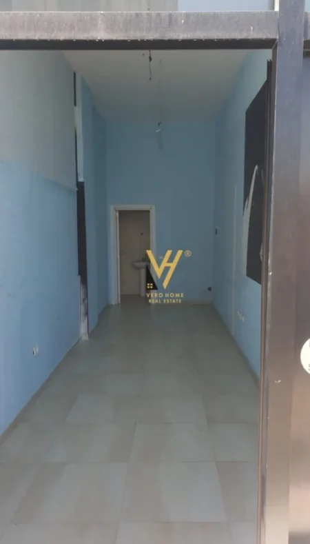 Tirane, jepet me qera dyqan Kati 0, 25 m² 420 € (21 DHJETORI)