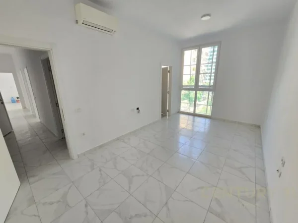 Tirane, jepet me qera apartament 3+1+Aneks+Ballkon Kati 3, 111 m² 1.000 € 