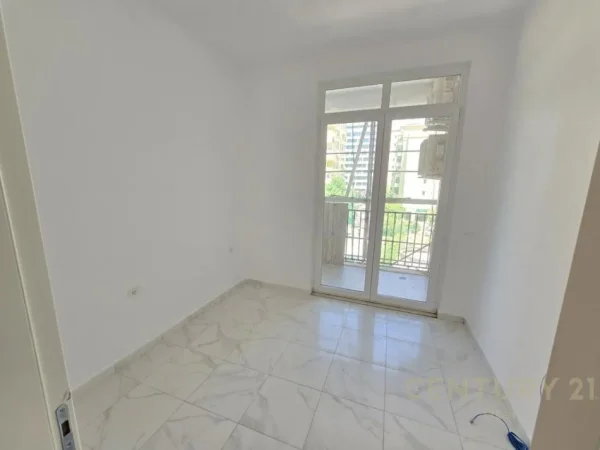 Tirane, jepet me qera apartament 3+1+Aneks+Ballkon Kati 3, 111 m² 1.000 € 