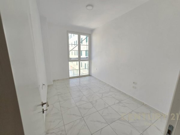 Tirane, jepet me qera apartament 3+1+Aneks+Ballkon Kati 3, 111 m² 1.000 € 