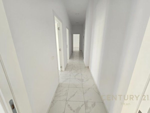 Tirane, jepet me qera apartament 3+1+Aneks+Ballkon Kati 3, 111 m² 1.000 € 