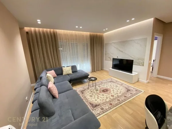 Tirane, jepet me qera apartament 2+1+Aneks+Ballkon Kati 2, 100 m² 850 € 