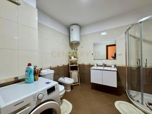 Tirane, jepet me qera apartament 1+1+Aneks+Ballkon Kati 5, 75 m² 750 € 
