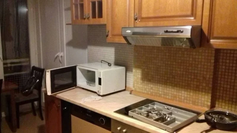 Tirane, jepet me qera apartament 1+1+Aneks+Ballkon Kati 5, 72 m² 550 € (Rr. E Kavajes te Spitali Gjerman)
