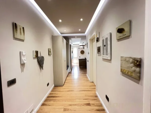 Tirane, jap me qera apartament 2+1+Aneks+Ballkon Kati 3, 105 m² 700 € 