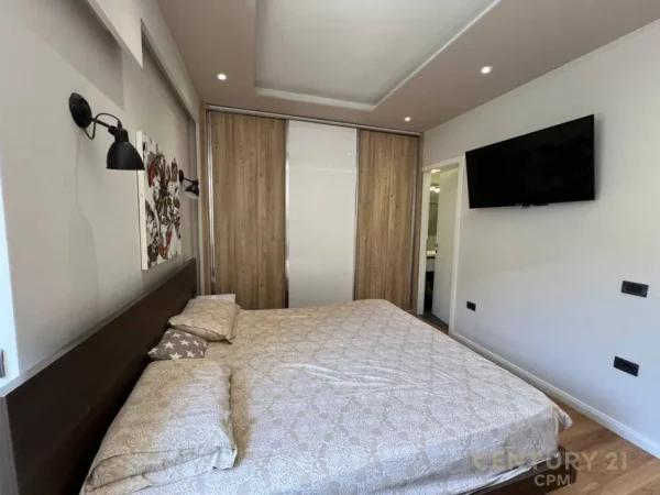 Tirane, jap me qera apartament 2+1+Aneks+Ballkon Kati 3, 105 m² 700 € 