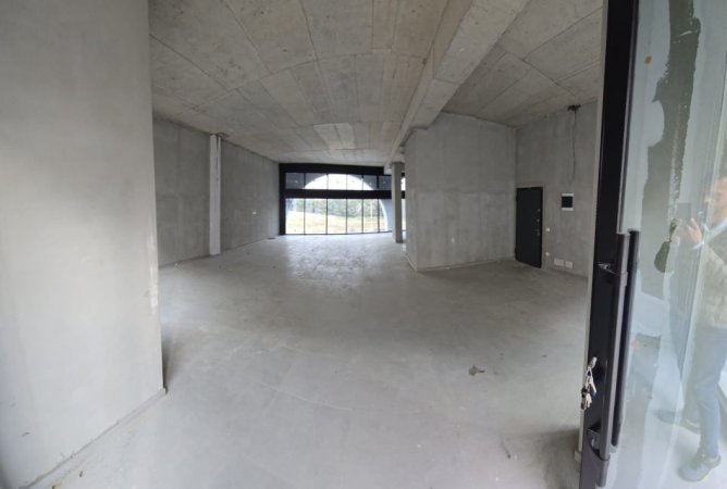 Tirane, jepet me qera ambjent biznesi Kati 1, 127 m² 1.270 € (ASTIR)