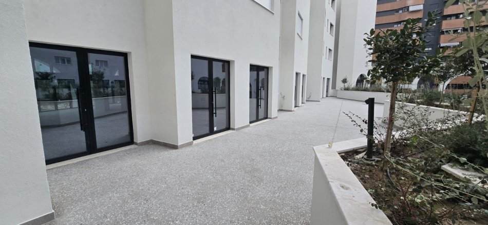 Tirane, jepet me qera ambjent biznesi Kati 1, 127 m² 1.270 € (ASTIR)
