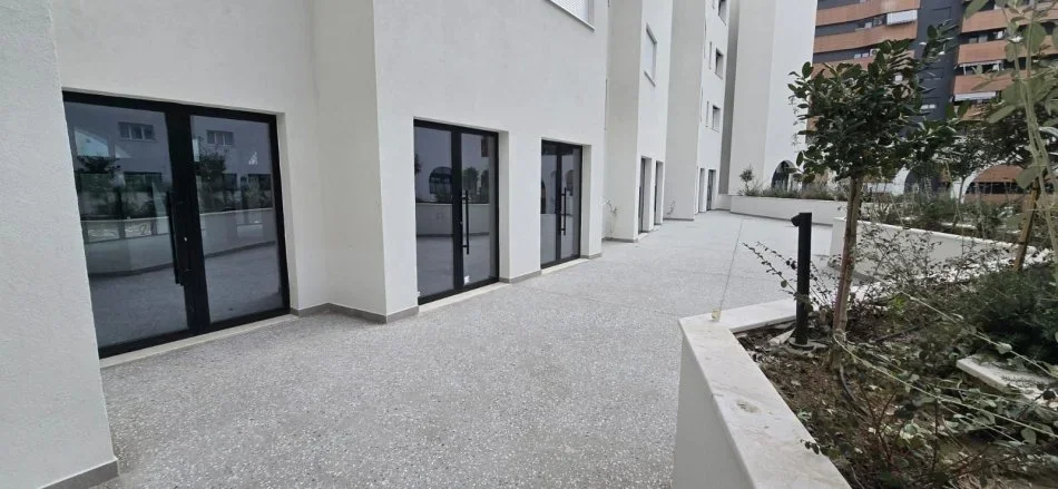 Tirane, jepet me qera ambjent biznesi Kati 1, 127 m² 1.270 € (ASTIR)