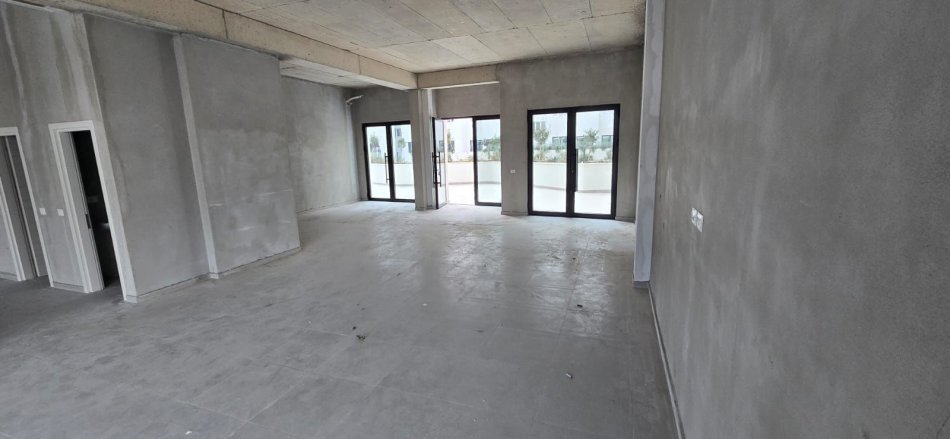 Tirane, jepet me qera ambjent biznesi Kati 1, 127 m² 1.270 € (ASTIR)