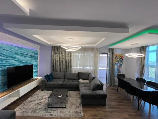 Tirane, jepet me qera apartament 2+1+Aneks+Ballkon Kati 5, 95 m² 800 € 