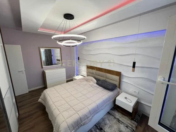 Tirane, jepet me qera apartament 2+1+Aneks+Ballkon Kati 5, 95 m² 800 € 