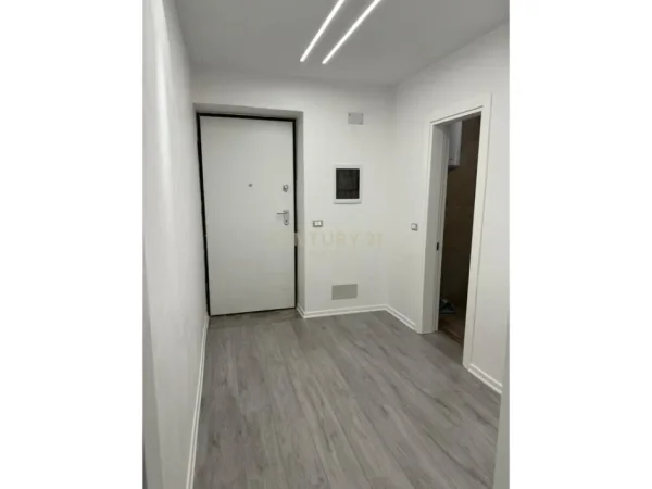Tirane, jepet me qera zyre Kati 1, 53 m² 600 € (RRUGA BARDHYL)