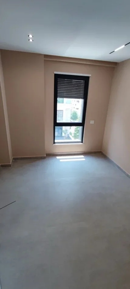Tirane, jepet me qera apartament 2+1+Ballkon Kati 4, 105 m² 550 € (Kinostudio)