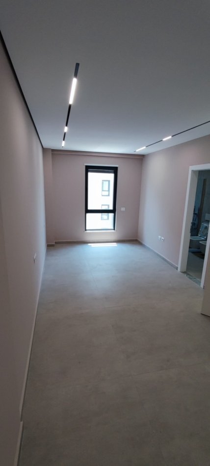 Tirane, jepet me qera apartament 2+1+Ballkon Kati 4, 105 m² 550 € (Kinostudio)