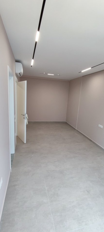 Tirane, jepet me qera apartament 2+1+Ballkon Kati 4, 105 m² 550 € (Kinostudio)
